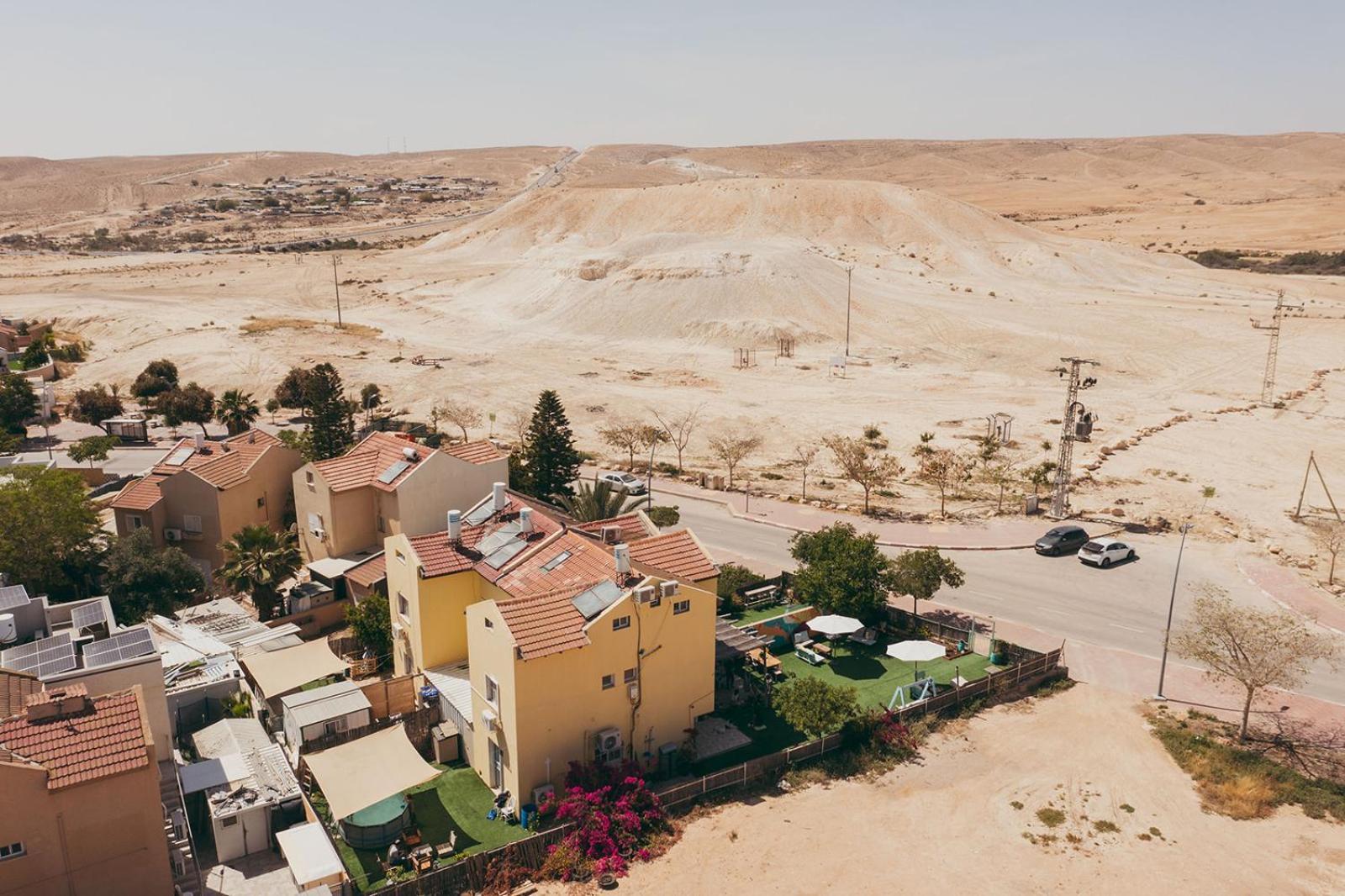 The White Hill Guesthouse Йерохам Екстериор снимка
