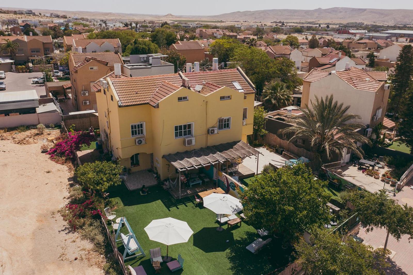 The White Hill Guesthouse Йерохам Екстериор снимка