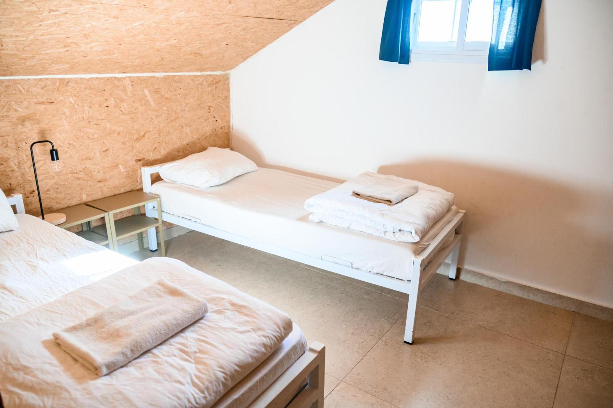 The White Hill Guesthouse Йерохам Екстериор снимка