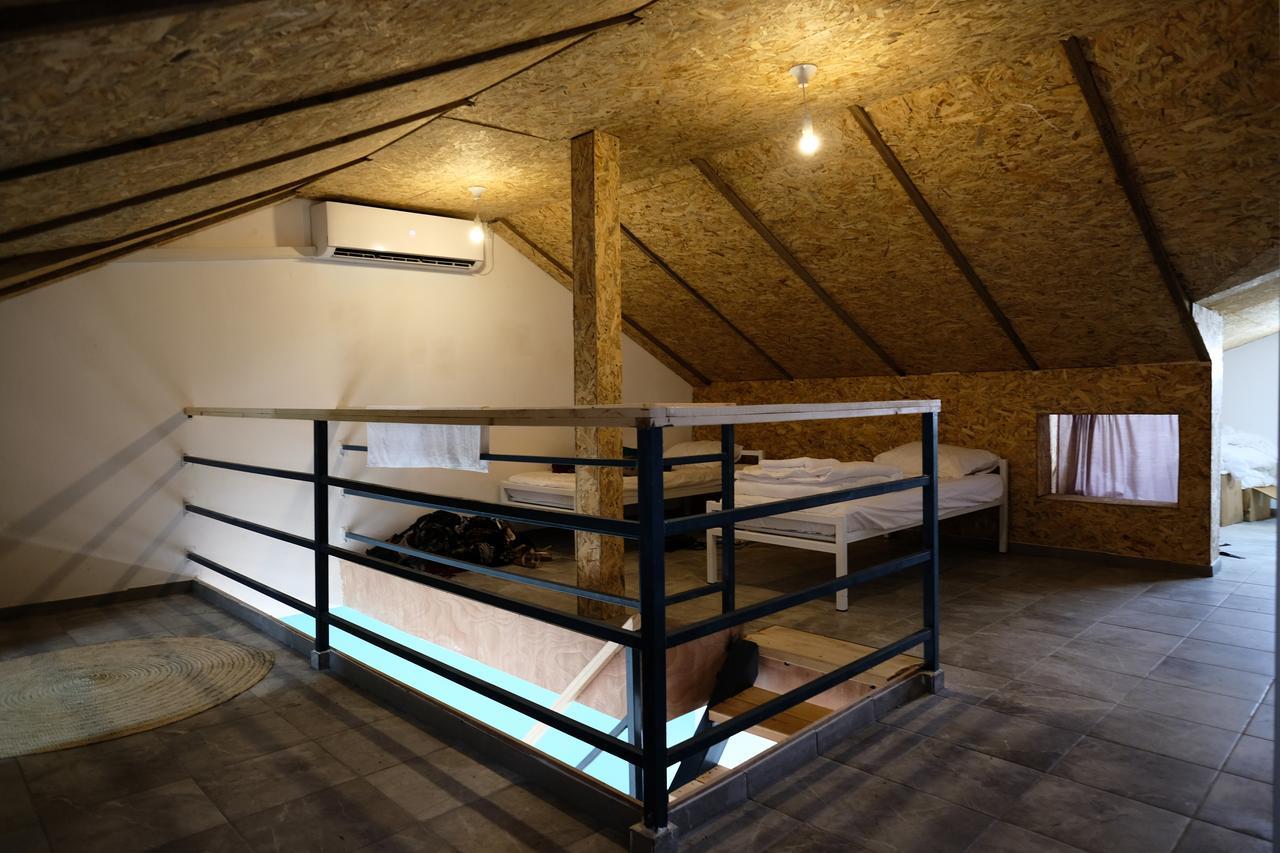 The White Hill Guesthouse Йерохам Екстериор снимка