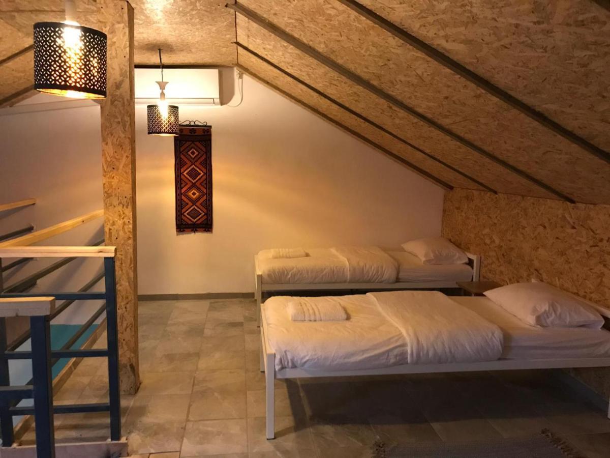 The White Hill Guesthouse Йерохам Екстериор снимка
