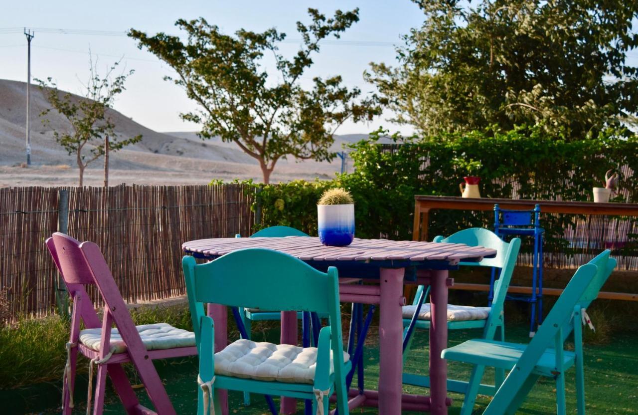 The White Hill Guesthouse Йерохам Екстериор снимка